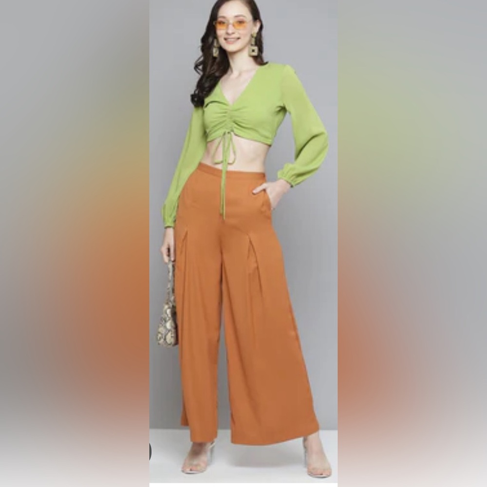 High waisted wide leg. Mid length pants